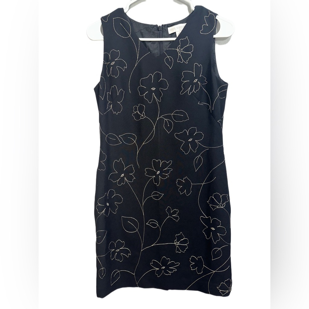 💙 Used Petite Sophisticate black dress sz4. Sleeveless/gold tone floral